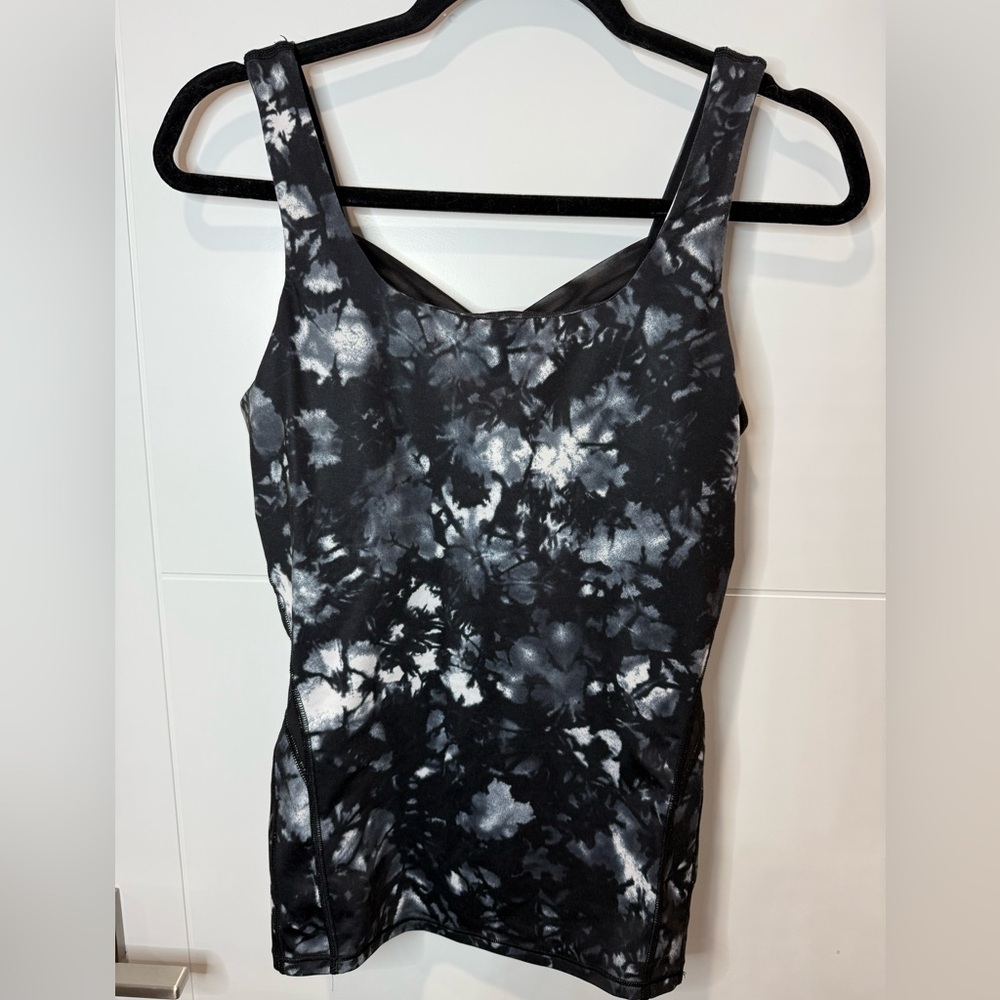 Lululemon Rise and‎ Flow Tank in Dusk Dye White Black